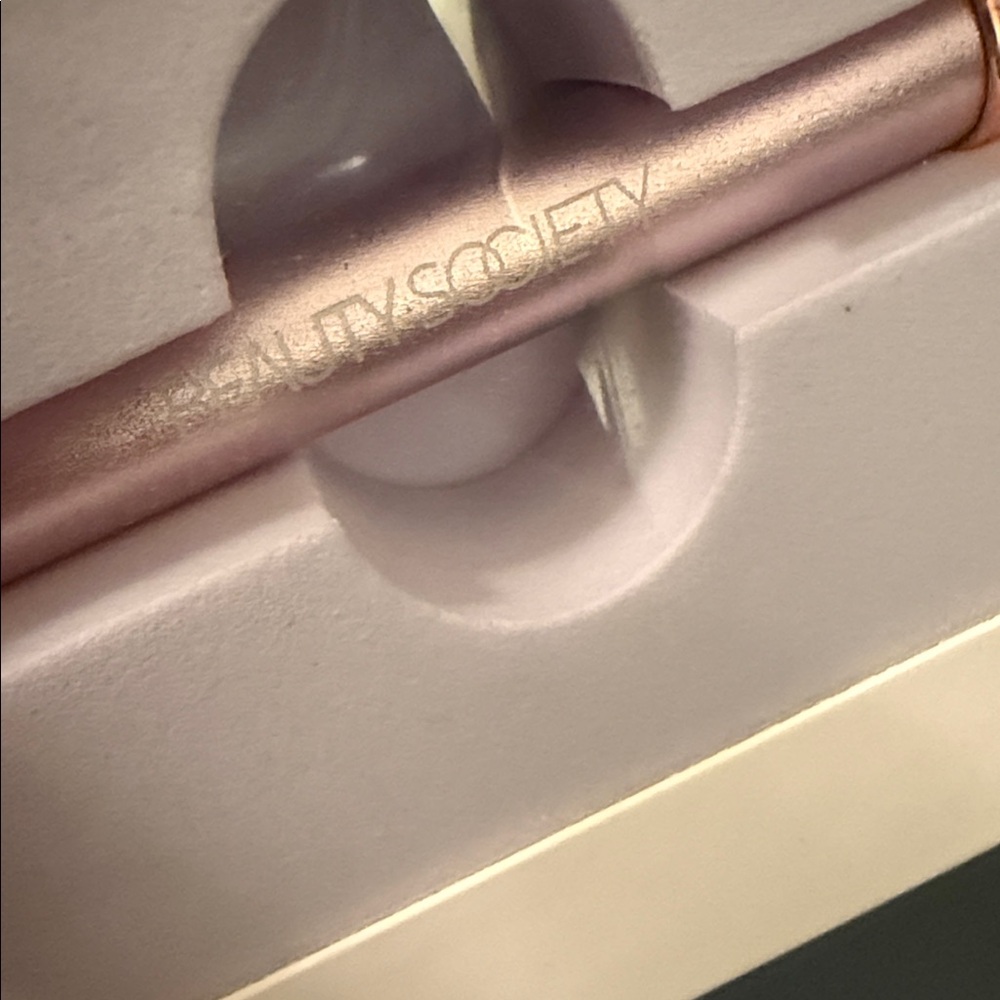 Beauty Society Rose Quartz Facial Roller - Picture 3 of 6